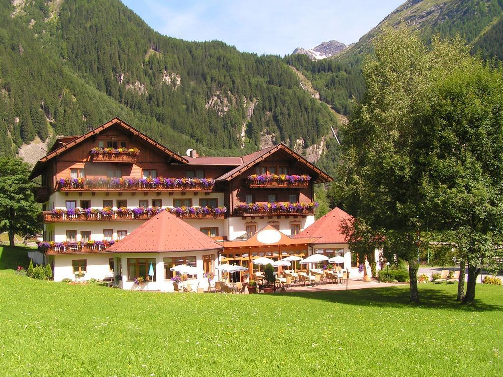 Alpenhotel Badmeister Flattach Exterior photo